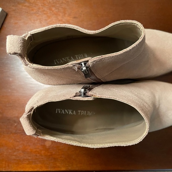 Ivanka Trump Thelma Tan Suede Ankle Boots Size 10 - Picture 16 of 16